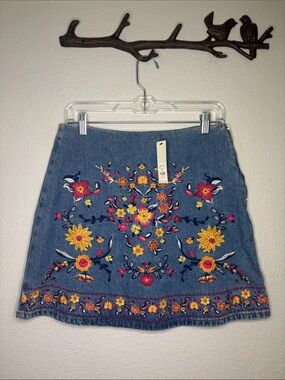 NWT Francesca’s Harper Heritage cotton denim floral embroidered mini skirt M